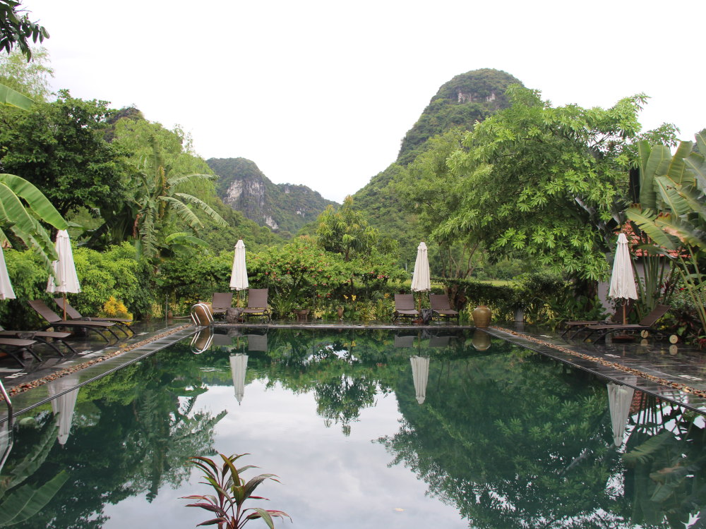 zwembad aan hotel Tam Coc